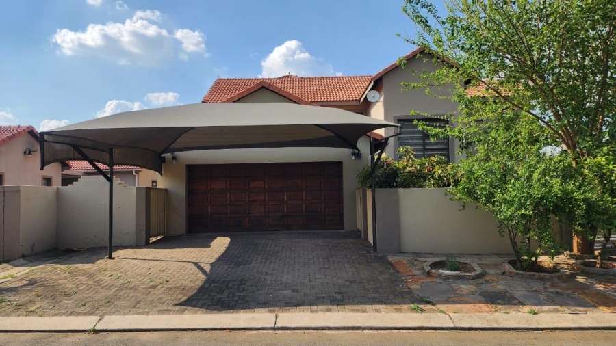 5 Bedroom Property for Sale in Waterkloof A H North West